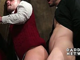 神父的淫穴新世界，展开了 gay sex videos monster dick asian