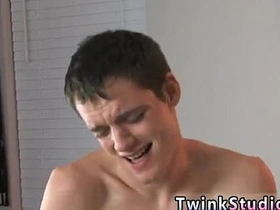 忧郁系亚裔男同志色情片 凯莱布·科尼姆初来乍到跃跃欲试 hot south asian gay sex videos