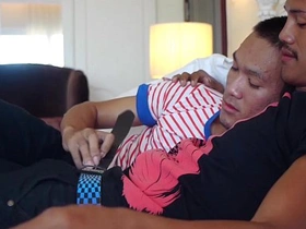 亚洲嫩男Daniel与Guy无套肛交 asian porn star detached sex videos