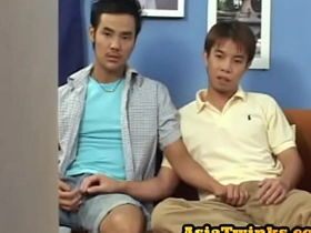 日本嫩鸭吹箫后无套后入式 asian gay sex videos old defy