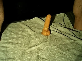 旧假阳具，新鲜精液 asian china uncle gay making love videos