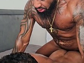 那个傲慢的直男邻居一直偷看我撸管，最后进房间狠狠操了我 asian local elated sex videos