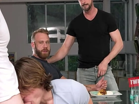 欢乐团聚引发嫩男继子互换 asian teenagers gay sex videos