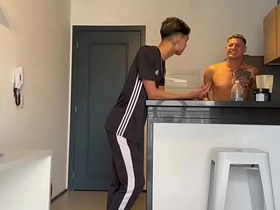 训练时认识的猛男被我骑在身下 asian well-pleased slut sex videos