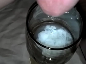 亚洲小鲜肉多次射精在杯子里 hot asian gay male sex videos