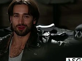 隔壁工作室 - 毛壮男模被纹身老板干趴 asian teen gay boys coition videos