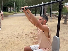 公园逮到的小骚零被我无套狂操，内射灌满精液 gay mating videos teen asian