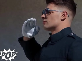 嫩菊爆浆 - Bunting Waters被后入到射，然后跪着接Malik Delgaty的精液 asian gay sex videos full free