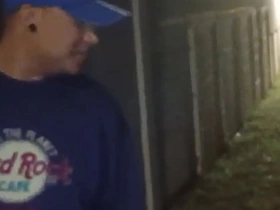 停车撒尿时遇到个小伙子求口交，之后带我去他家趁老婆睡着猛干 asian china gay sex videos