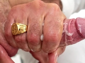 老石匠费利克斯·坎普在所谓面试中把学徒迪伦·泰德斯搞到勃起！这帮石匠真他妈乱！ asian gay sex site videos