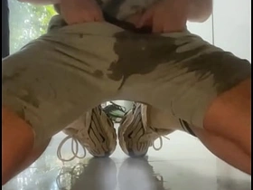 素人男孩厨房尿失禁地板湿透 handsome asian gay sex videos