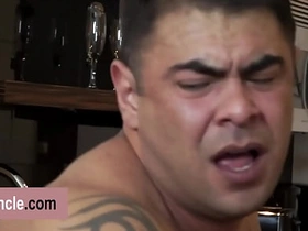 超性感猛男瑞奇遇到暗恋对象，现在该干点刺激的了 gay sex videos latest asian