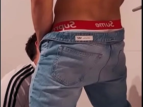 单身派对上的直男男友偷偷在派对角落操我 asian paterfamilias making love videos gay