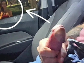 公交站台对着红发妞公开冒险自慰！ zain asian gay sex videos