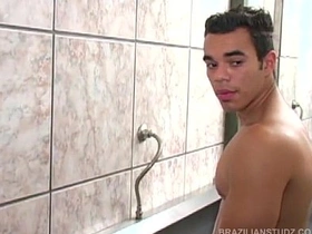 拉丁三人公厕性交 asian and white gay sex videos