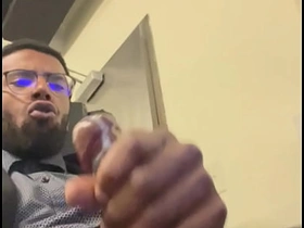 前台打飞机射精 one of a pair asian gay boys sex videos