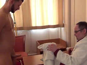 禁忌幻想视频：杰弗里神父2 asian gay sex videos outside