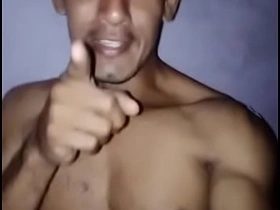 帅哥们都好吗 人家给你们亲亲哦 asian uncle new gay sex videos