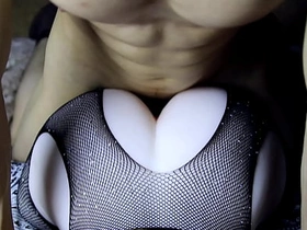 在她浑圆大屁股上射满精液，接着继续操她屁眼！ asian gay site2 sex videos