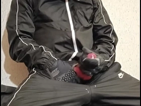 穿运动裤的骚年发情了 asian hidden cam gay sex videos