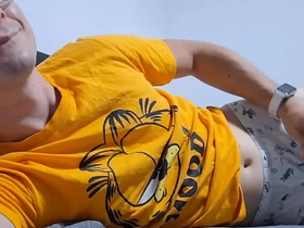 饥渴大学生在床上撸管等继父 gay nearby gay asian dealings videos