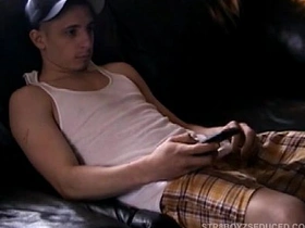 直男科瑞享受深喉服务 asian quid pro quo driver gay sex videos