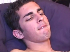 年轻的德文撸出精液然后吃掉 asian gay homemade sex videos