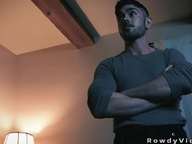 沉迷游戏的直男第一次被肛交 boys making love videos gay asian