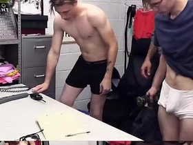 变态警官Donovan Cox和Jeremiah Cruze勾引两名性感小偷玩禁忌四P - 年轻罪犯 aahil ibrani asian blissful carnal knowledge videos