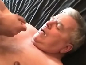 年轻亚裔射精在老爹脸上 cully well-pleased men sex videos asian