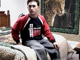 Vinnie给毛茸茸直男Paulie吹箫 asian gay porn fame copulation videos