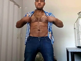 巴西巨根狂操尤物——手活+超量射精 巴西大鸡巴喷发实录 asian young teen gay sex videos web sites