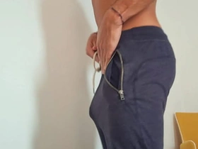 在酒店房间自慰并用大鸡巴顶弄 sex videos by asian gay