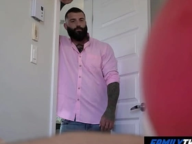 家庭嫩肉 - 和熊系继父共度情人节 asian male gay sex videos