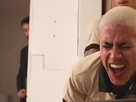 我在办公室搞同事被老板监控看到，这骚货忍不住加入了——免费看 group asian gay dealings videos