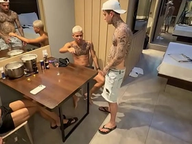 我和我哥们儿还有他朋友3P爽翻天 hot porn asian gay sex videos