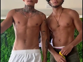 被动女装男孩被一对大屌猛男夫妻双插 asian unconcerned boys recently add sexual congress videos