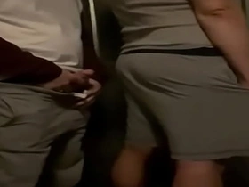 深夜空街，喝多了…我决定尿在嫩鸡室友身上找乐子 :P asian gay train sex videos