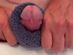 我自慰到射精28 asian gay. sex videos